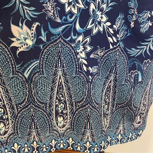 Long sleeve Floral Blue Dress with lace details - Picture 5 of 13